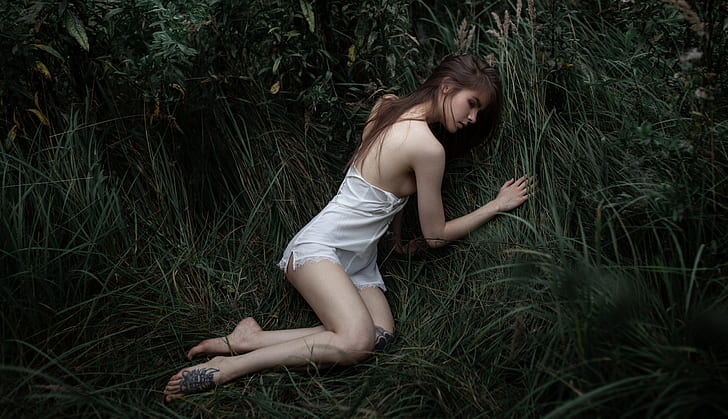 Hd Wallpaper Legs In The Grass Vasilisa Sarovskaya Girl In The Grass Wallpaper Flare