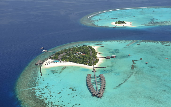 aerial photo of island, islands, bank, resort, huts, palm trees