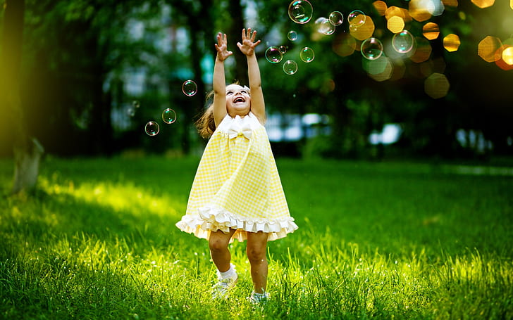Little Girl Playing with Bubbles, HD wallpaper