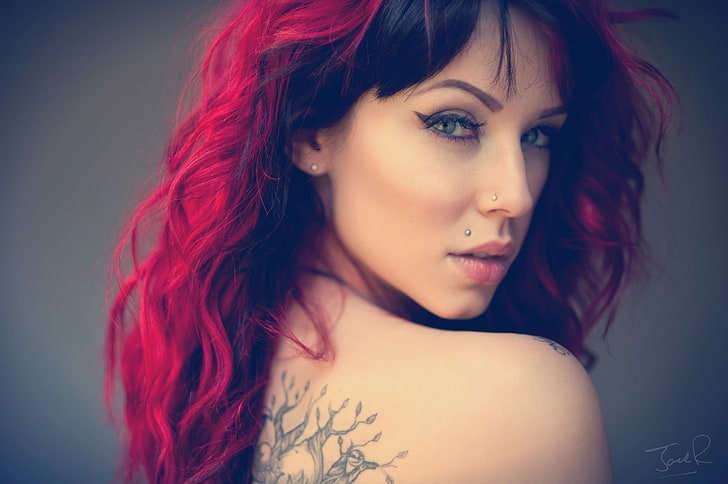woman with gray back tattoo, women, dyed hair, pierced nose, piercing, HD wallpaper