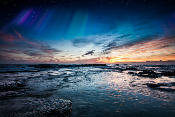 wide-angle photography of sea during golden hour, Aurora Boreal