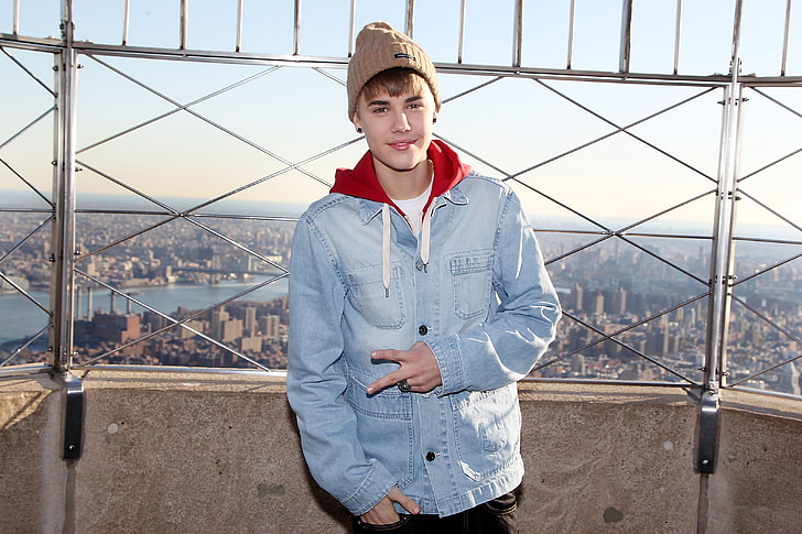 Justin Bieber, singer, celebrity, city, roof, gesture, style