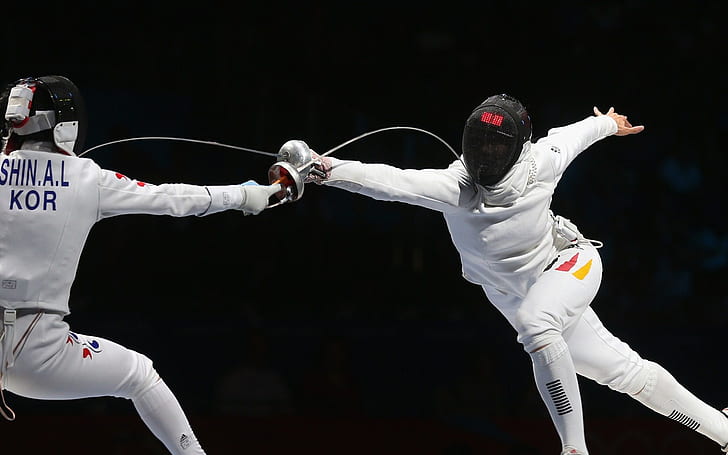 Britta Heidemann battles against A Lam Shin of Korea, athlete