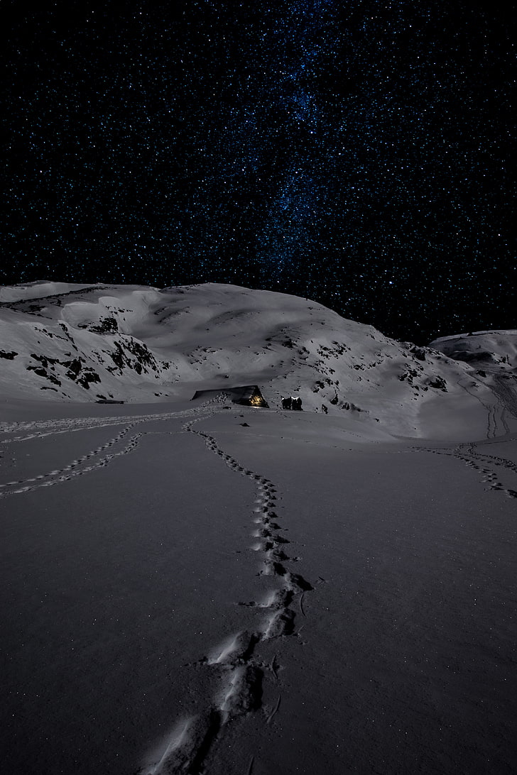 black and blue sky phenomenon, night, snow, mountains, footprints