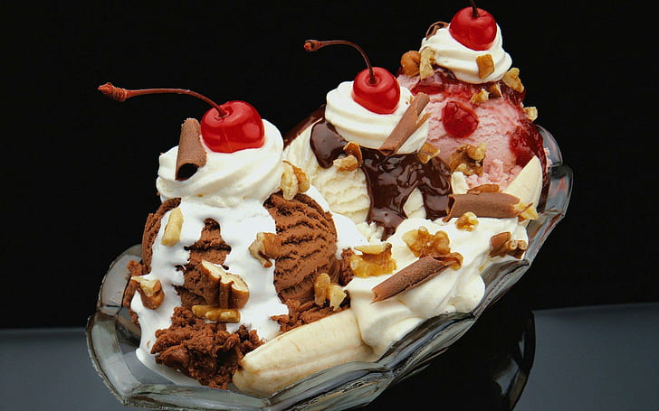 Icecream Sunday, strawberry, vanilla, nuys, whip cream, cherrys, HD wallpaper
