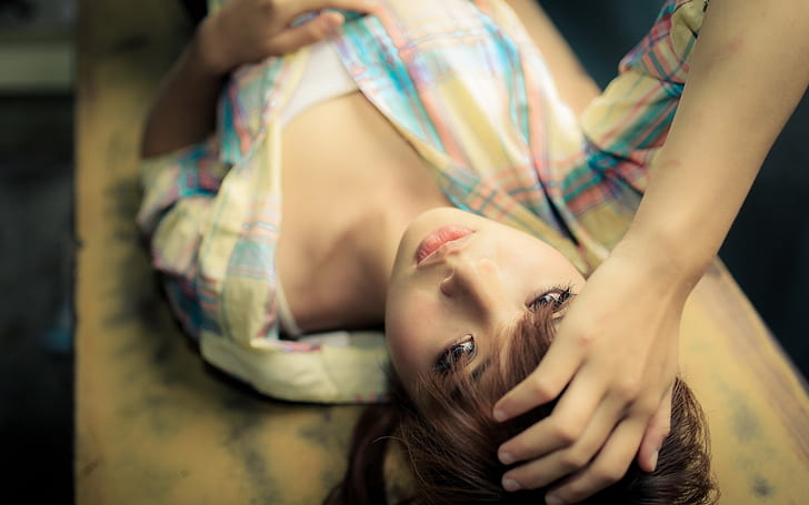Beautiful Asia girl lying down, HD wallpaper