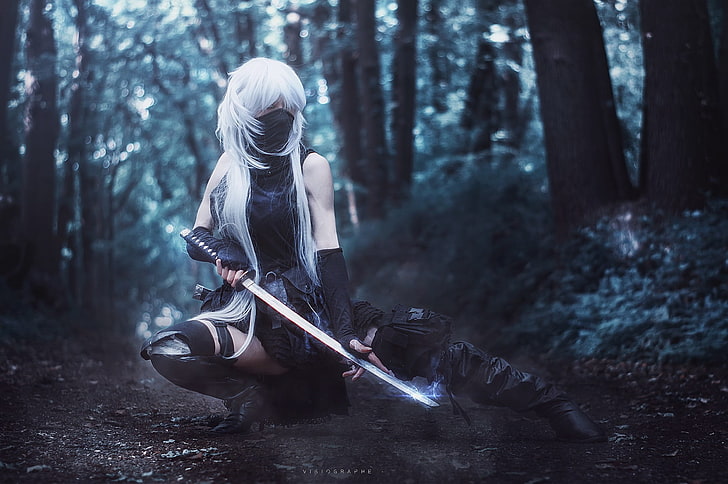 white hair woman costume, cosplay, sword, tree, forest, land