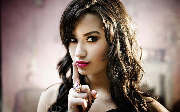 Demi Lovato Look, cute babe, blonde, celebrity, actress