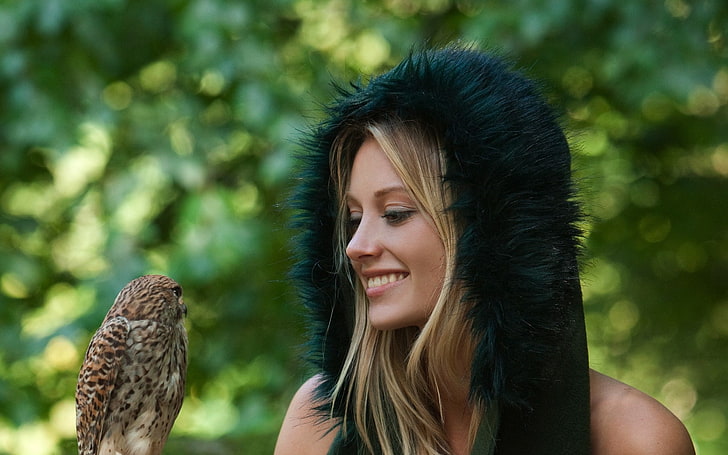 blondes women birds models outdoors hawk femjoy magazine smiles carisha 2667x1666  Animals Birds HD Art