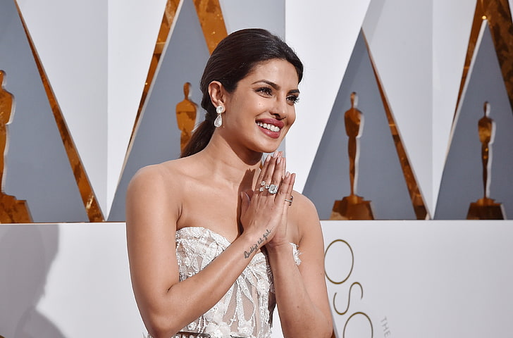 HD wallpaper: priyanka chopra 4k best pic ever, smiling, happiness, one  person | Wallpaper Flare