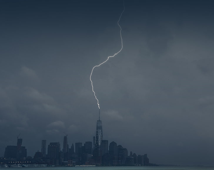 Lightning Strike One World Trade Center, city building lightning strike