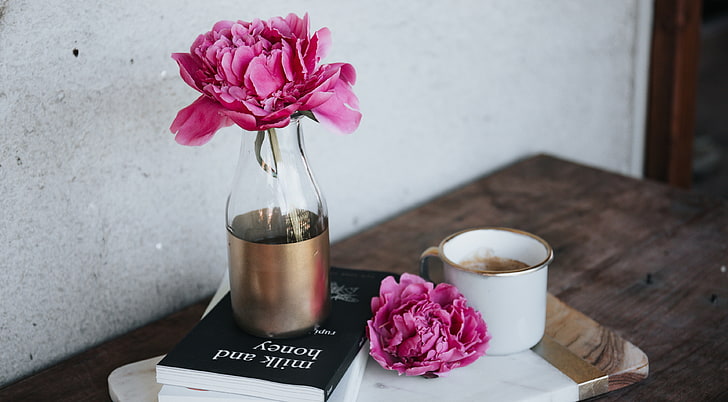 pink flowers, wood, books, Mug, table, flowering plant, freshness, HD wallpaper