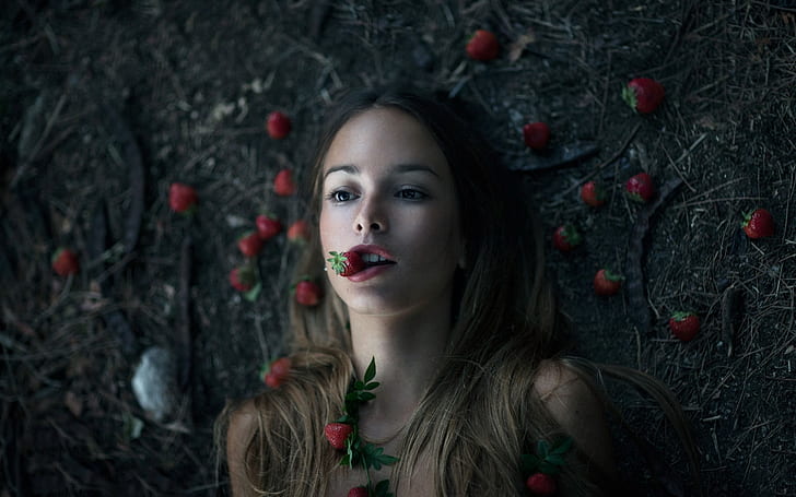 Creative pictures, girl, strawberries, HD wallpaper