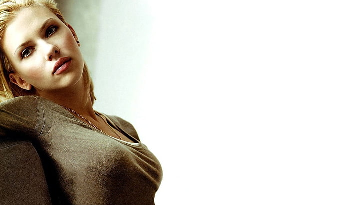 women's gray scoop-neck shirt, Scarlett Johansson, one person