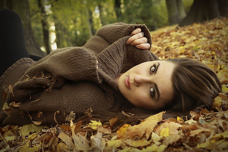 women's brown turtleneck sweater, woman laying of leaves, model, HD wallpaper