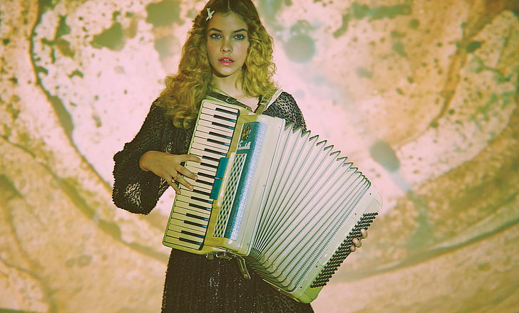 white and brown accordion, photoshoot, Barbara Palvin, Malibu, HD wallpaper
