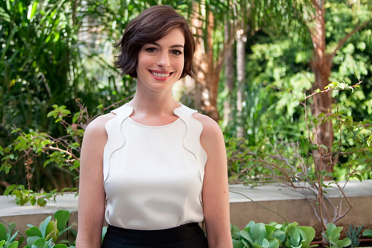 women's white sleeveless blouse, Anne Hathaway, press conference