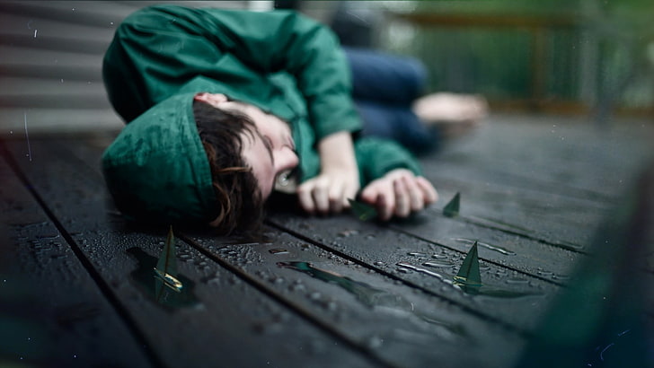 boy's green hoodie, rain, water, water drops, sailing ship, depth of field