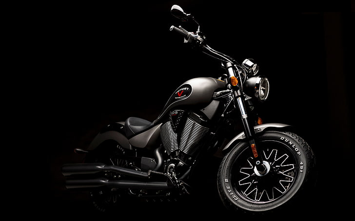 Victory Gunner Motorcycle 2015, black and gray cruiser motorcycle