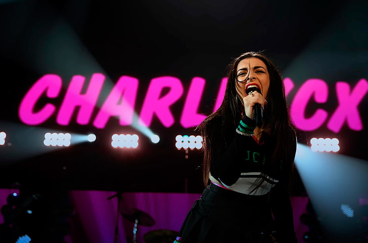 women's black and white long-sleeved top, charli xcx, performance, HD wallpaper