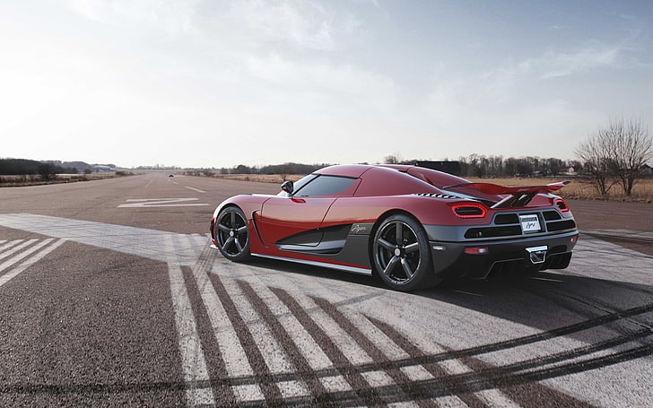 red coupe, the sky, Koenigsegg, supercar, rear view, hypercar, HD wallpaper
