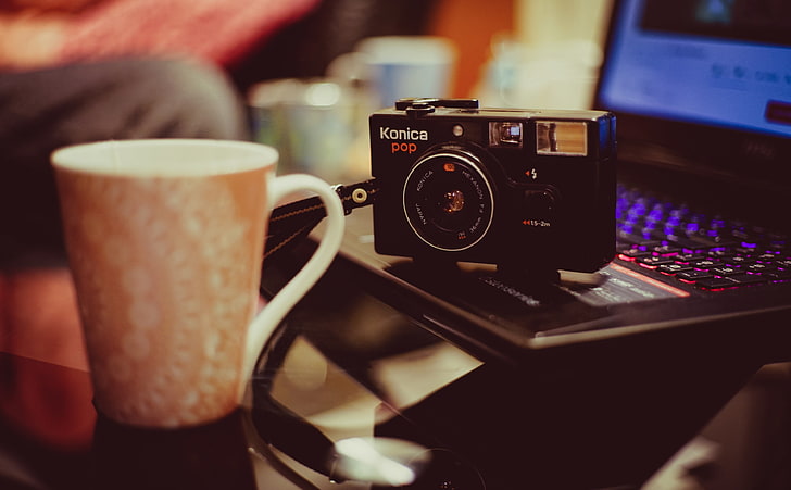 Old Camera, Vintage, Laptop, blur, mug, konica, technology, focus on foreground, HD wallpaper