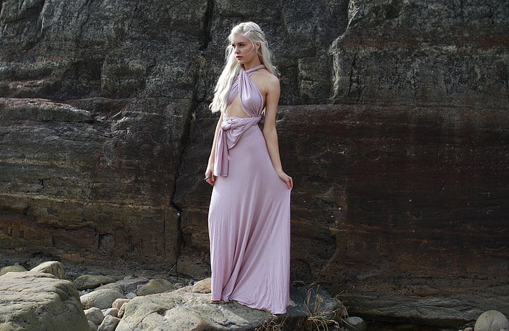 Daenerys sexy All Emilia