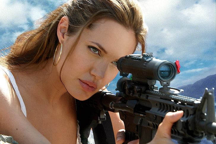 action, angelina, comedy, gun, jolie, mr and mrs smith, romantic, HD wallpaper