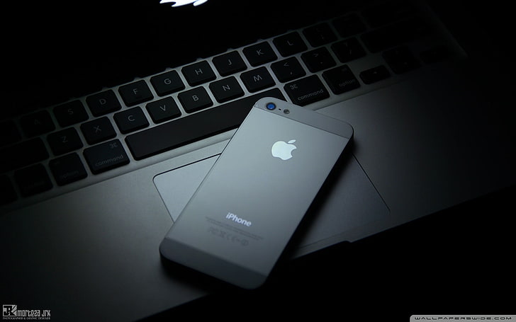 white iPhone 5, MacBook, Apple Inc., technology, computer, connection, HD wallpaper