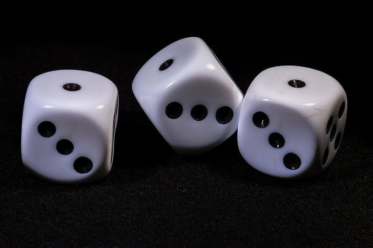 three white dice, Macro, Mondays, Three  three, Makro, Sigma