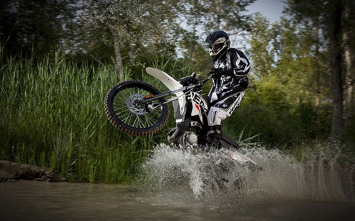 white and black off-road bike, water, squirt, Moto, Sport, stories, HD wallpaper