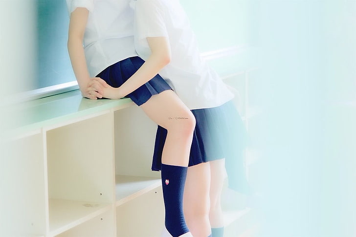Japanese women, school uniform, skirt, black socks , legs, peeping, HD wallpaper