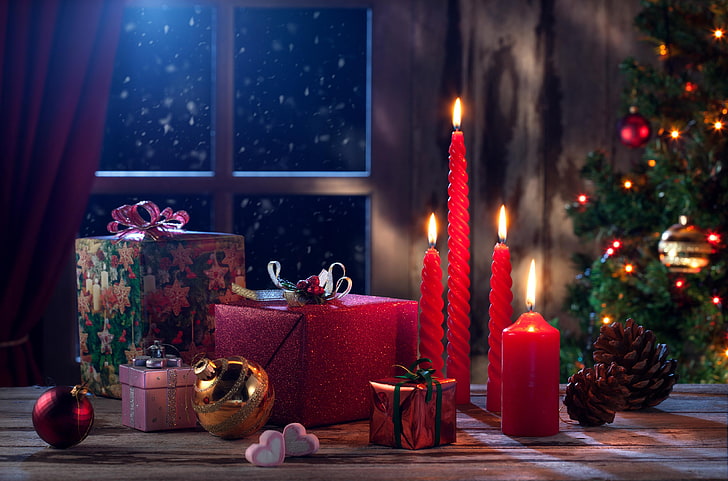 red candle sticks, balls, decoration, toys, tree, candles, window, HD wallpaper
