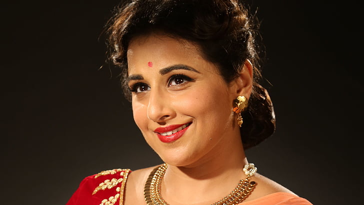 woman in red top wearing gold-jewelries, Vidya Balan, Ek Albela, HD wallpaper