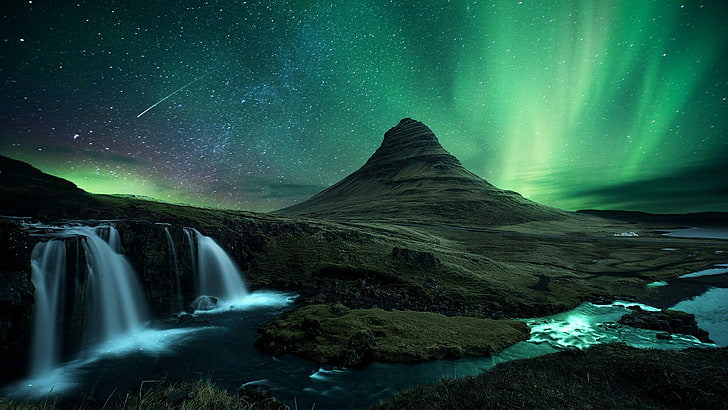 Kirkjufellsfoss: Đón nhận những bức ảnh tuyệt đẹp về thác nước Kirkjufellsfoss, được xem là một trong những địa điểm du lịch nổi tiếng nhất của Iceland. Bạn sẽ được đắm chìm trong không gian thiên nhiên hoang sơ và thư giãn cùng gia đình và bạn bè.