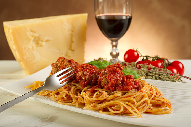 spaghetti and meat balls, wine, food, cheese, tomatoes, pasta