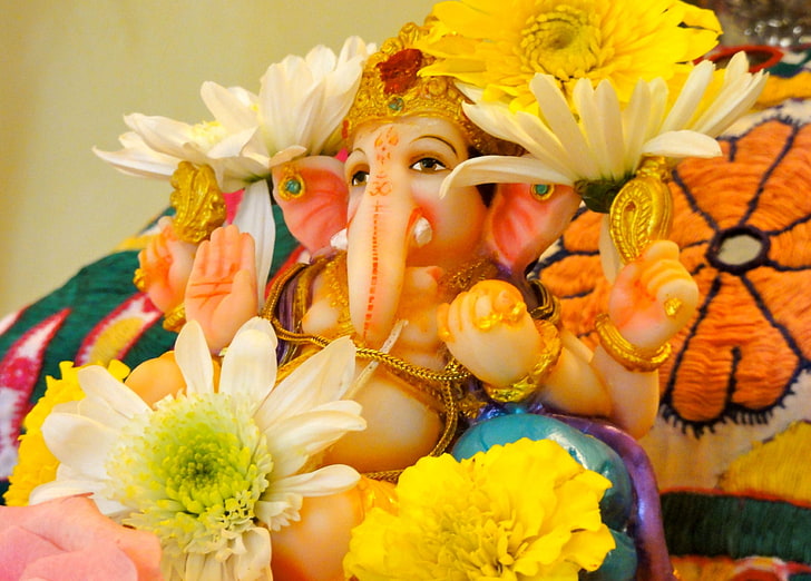 Celebrate Ganesh Chaturthi, Ganesha Hindu god figurine, Festivals / Holidays, HD wallpaper