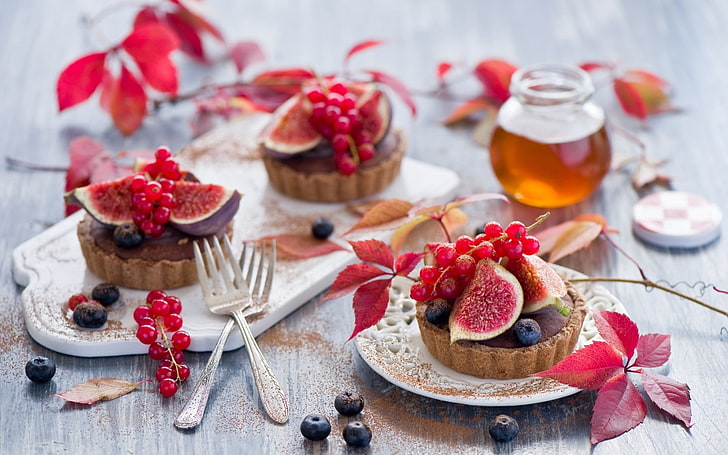 cupcake with fruits on tops, food, sweets, cakes, pastries, berries, HD wallpaper