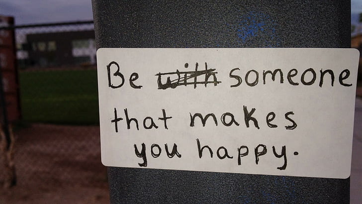 be with someone that makes you happy text, quote, western script, HD wallpaper