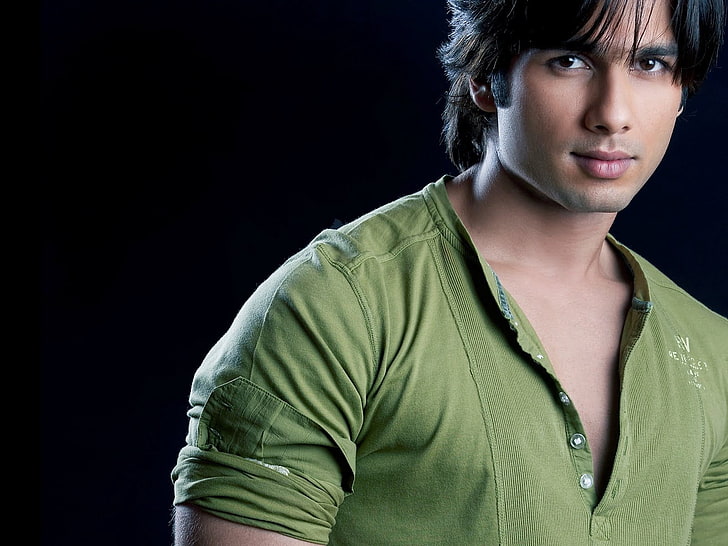 Shahid Kapoors messy hair look is an absolute treat for his fans