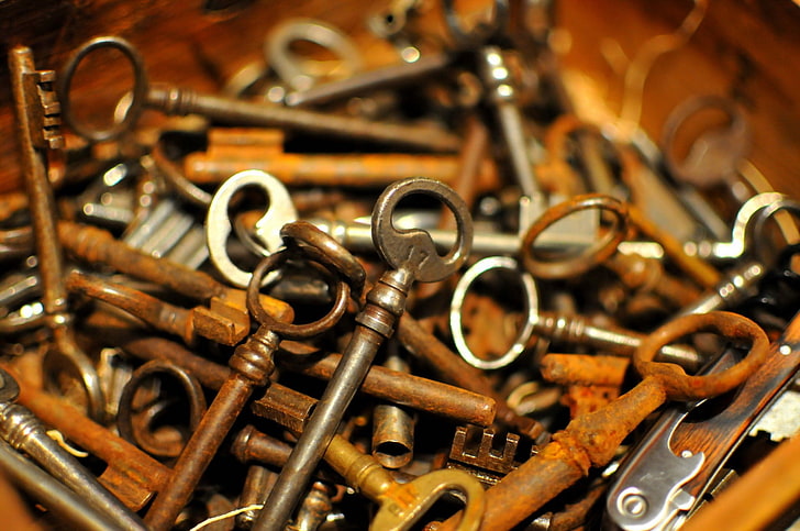 metal, rust, keys, indoors, close-up, no people, brass, equipment