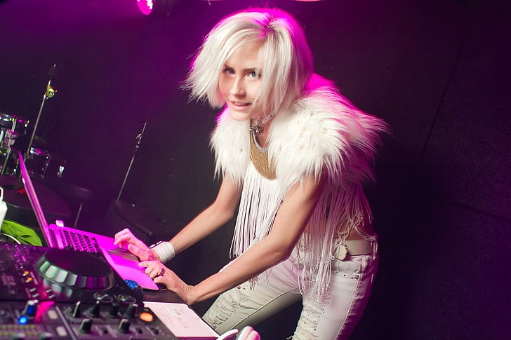 Julia Vlasova, women, blonde, DJ, white clothing, blond hair