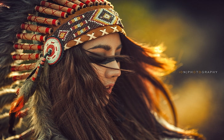 brown, red, and white tribal headdress, brunette, indian hat, HD wallpaper