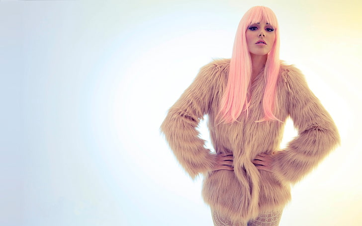 Lucy Pinder, women, model, pink hair, simple background, fur coats, HD wallpaper