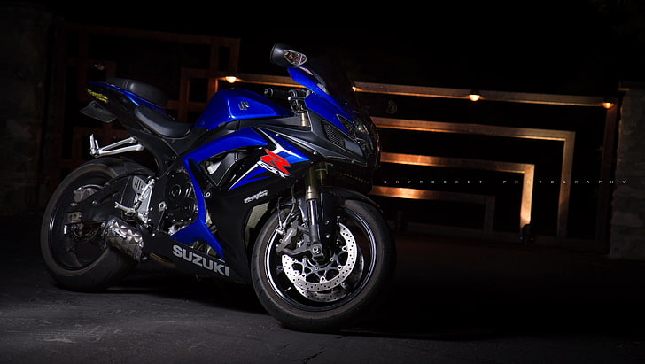 blue Suzuki RSX sports bike, light, motorcycle, supersport, gsx-r600, HD wallpaper