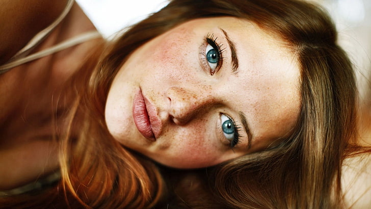 woman's blonde hair, redhead, blue eyes, model, freckles, Lindsay Hansen