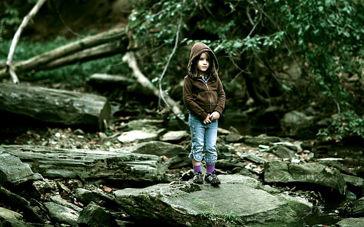 HD wallpaper: girl's brown zip-up hoodie, little girl, mood, nature,  outdoors | Wallpaper Flare