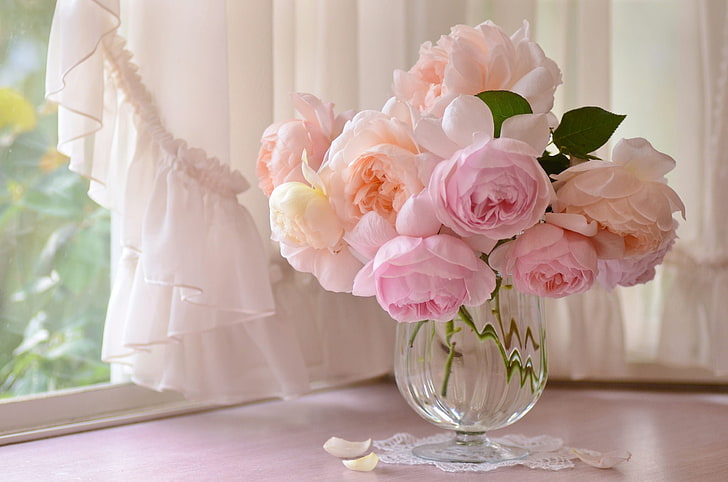 pink rose flower arrangement and clear cut-glass vase, roses, HD wallpaper