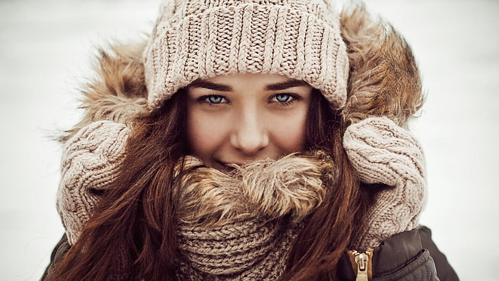 women's knitted beige cap, winter, blue eyes, scarf, knit hat