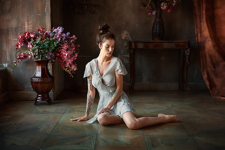 Alla Berger, women, model, dark hair, hairbun, sitting, on the floor, HD wallpaper
